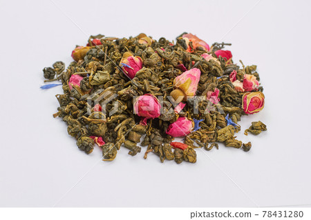 Heap of dried green tea leaves. 78431280