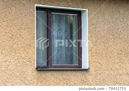 window of a family house with a facade 78432753