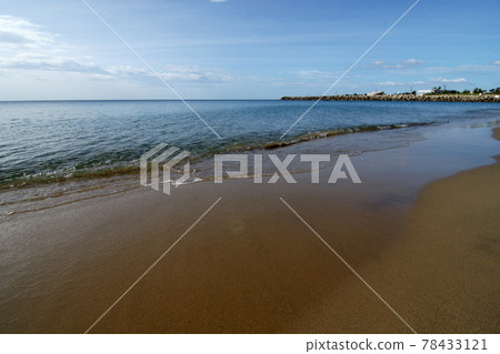 Tottori four seasons walk summer sand dunes Iwato 78433121