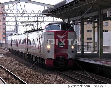 Shimane San-in Line, dark train. 78436135
