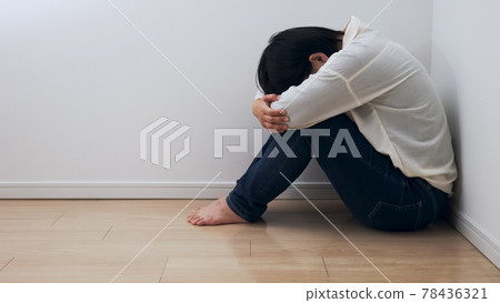 女人，鬱悶 78436321