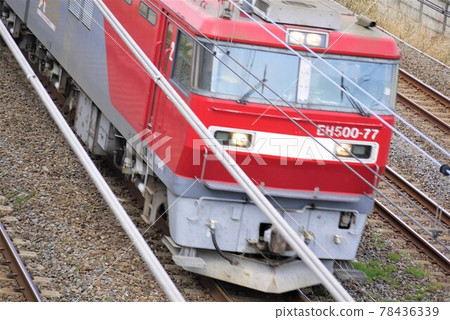 常磐線，疾馳的內燃機車。我什至拍攝了轟鳴的柴油聲和風壓。 78436339