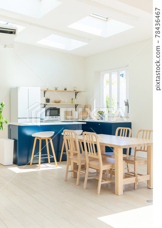 Bright dining kitchen 78436467