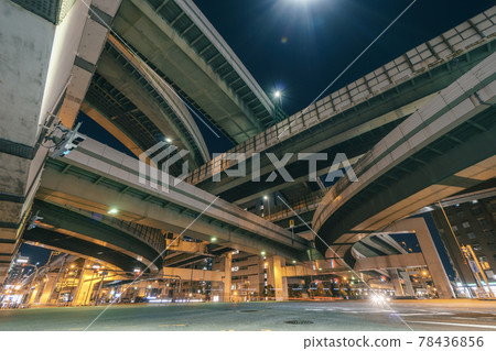 大阪市阿波座路口的夜景 78436856