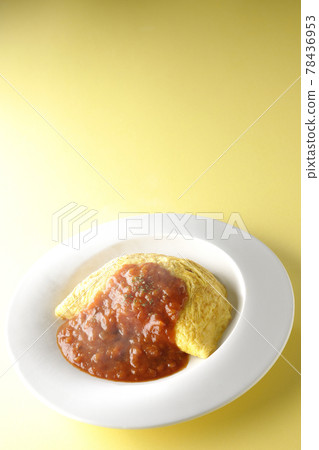 Shooting hot omelet rice with meat sauce on a yellow background Shooting hot omelet rice with meat sauce on a yellow background 78436953