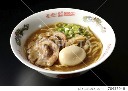 Photographed pork bone soy sauce ramen with roasted char siu, taste balls, menma and all-purpose green onions on a black background 78437946