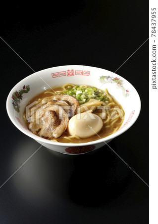 Photographed pork bone soy sauce ramen with roasted char siu, taste balls, menma and all-purpose green onions on a black background 78437955