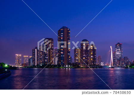 Tokyo high-rise apartment and Sumida River night view 78438630