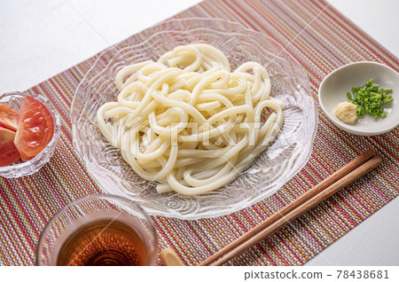 Refreshingly chilled udon noodles in summer 78438681