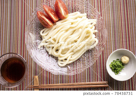 Refreshingly chilled udon noodles in summer 78438731