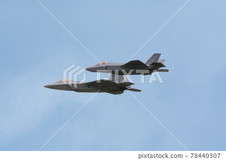 US Air Force F-22 & F-35A formation flight 78440307