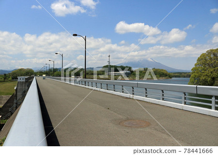 Shijushida Dam Lake and Mt. Iwate 78441666