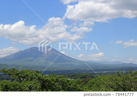 Mt. Iwate in early summer seen from Matsuzono Observatory 78441777