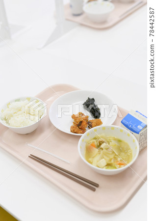 School lunch 78442587