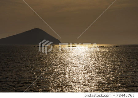 在Fukuiura,Itoshima半島的日落 在Fukuiura,Itoshima半島的日落 78443765