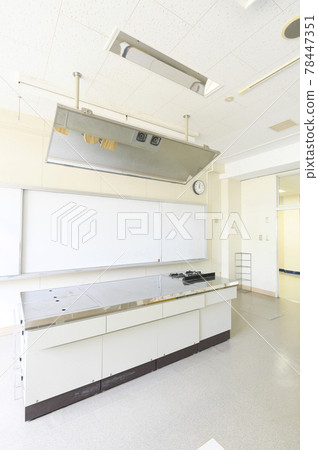 Elementary school home economics room 78447351