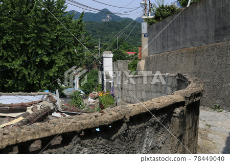 Jeongneunggol. Alley. Gate. Flowerpot. Seongbuk-gu Jeongneunggol. Alley. Gate. Flowerpot. Seongbuk-gu 78449040