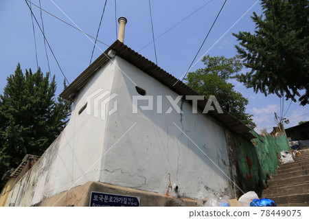 Jeongneunggol. Alley. Gate. Flowerpot. Seongbuk-gu Jeongneunggol. Alley. Gate. Flowerpot. Seongbuk-gu 78449075