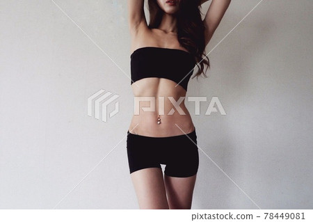 女性垂直腹肌 女性垂直腹肌 78449081