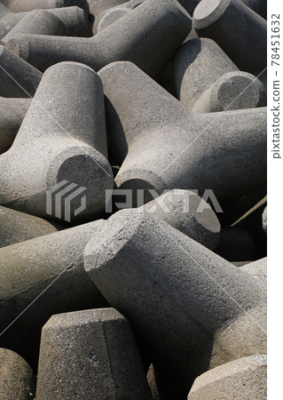 ■ A large amount of tetrapods ■ A large amount of tetrapods 78451632