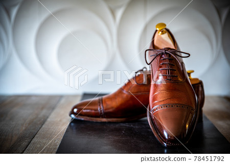 Brown polished leather shoes 78451792