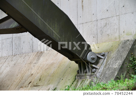 Arch bridge bearing 78452244