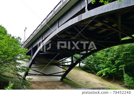 Arch bridge looking up from below Arch bridge looking up from below 78452248