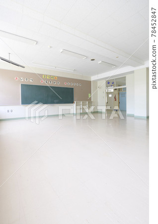 Empty classroom at elementary school Empty classroom at elementary school 78452847