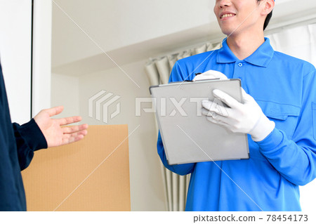 Conversation image between a man wearing work clothes and a customer Conversation image between a man wearing work clothes and a customer 78454173