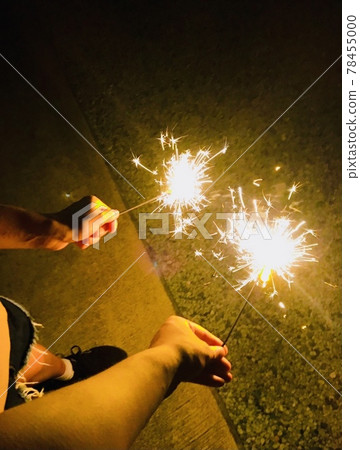 Fireworks with her at the end of summer Fireworks with her at the end of summer 78455000