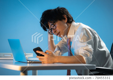 商人加班累了又擔心 78455331
