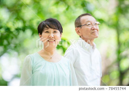 Married couple senior fresh green Married couple senior fresh green 78455744