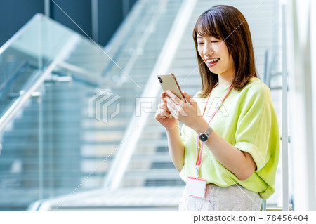 Business female young shooting cooperation: LINK FOREST 78456404