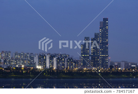 首爾的塔樓和夜景 首爾的塔樓和夜景 78457167