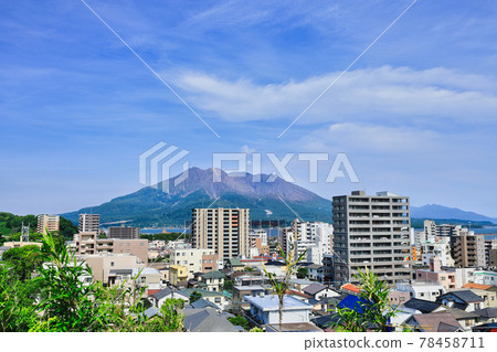 Sakurajima and Kagoshima cityscape seen from Nanshu Park 78458711
