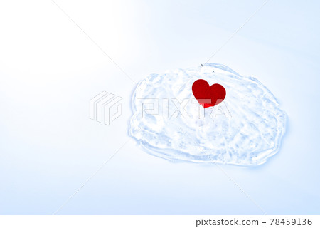 Heart light blue moisturizing image color in the middle of the liquid gel 78459136