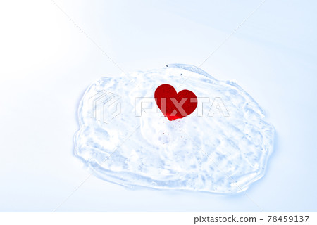Heart light blue moisturizing image color trimming up in the middle of liquid gel Heart light blue moisturizing image color trimming up in the middle of liquid gel 78459137