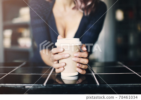 Charming woman drinking coffee in cafe 78461034