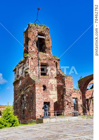A destroyed brick building on the territory of the Oreshek fortress 78462762