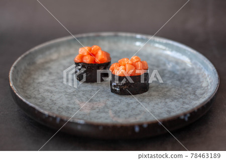 salmon sushi gunkan. Japanese food 78463189