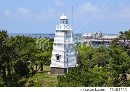 Wooden hexagonal lighthouse in Hiyoriyama Park 78465733