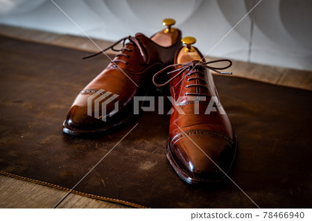 Brown polished leather shoes 78466940