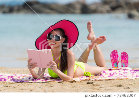 Portrait of thai woman posing outdoors at the sea beach Portrait of thai woman posing outdoors at the sea beach 78468307