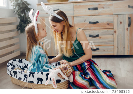 Mother with little daughter in a room Mother with little daughter in a room 78468535