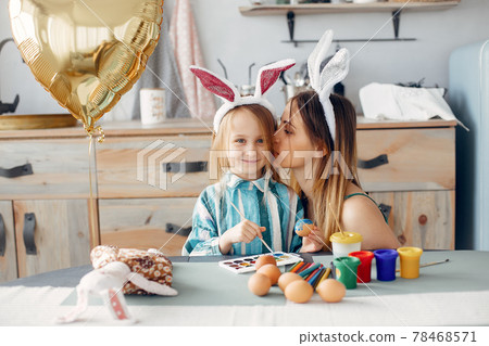 Mother with little daughter in a kitchen 78468571