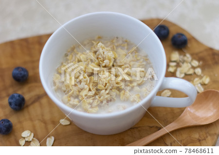 Oatmeal breakfast 3 Oatmeal breakfast 3 78468611