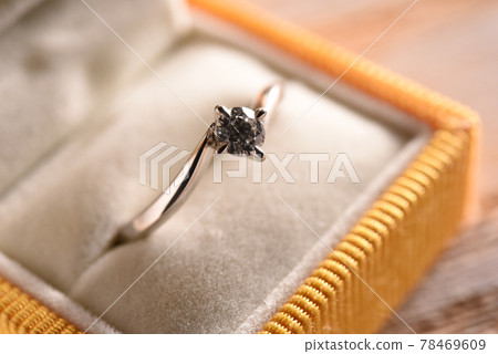Diamond ring Diamond ring 78469609