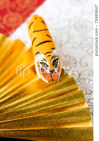 2022 Tiger year, folding fan and tiger carved with one sword Sasano 78469647