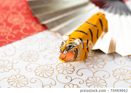 2022 Tiger year, folding fan and tiger carved with one sword Sasano 78469662