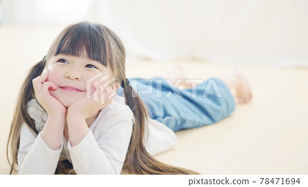 Girl lying on the floor 78471694